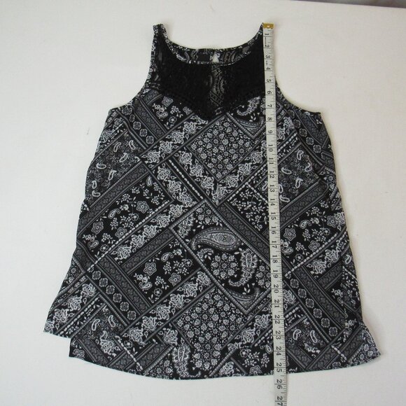 IZ Byer Women Sleeveless Top Blouse With Lace & Split Sides Keyhole Back Size S - Picture 9 of 9